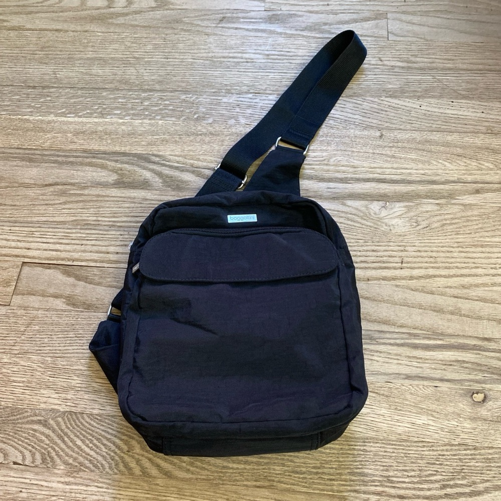 Baggallini Black Sling Crossbody Travel Bag Multiple Compartments EUC